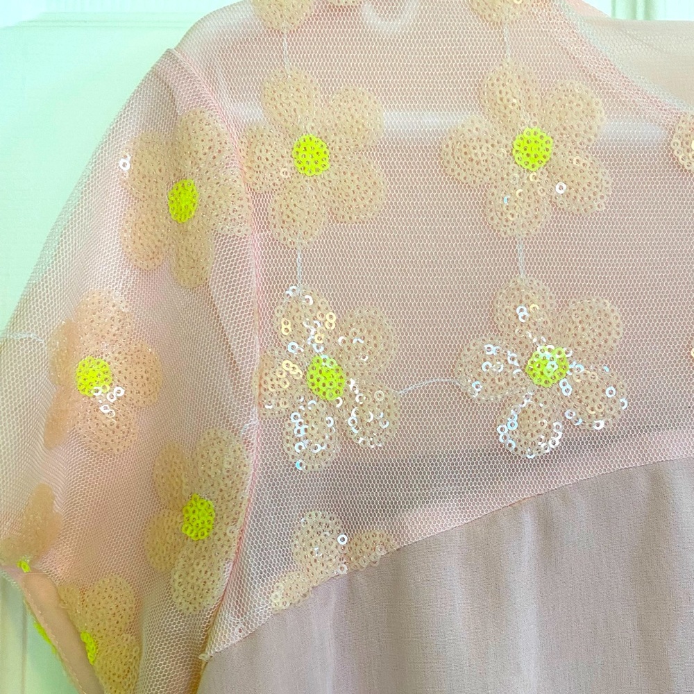 🎉HP🎉 Pink Boohoo dress with lime daisies - Picture 2 of 5